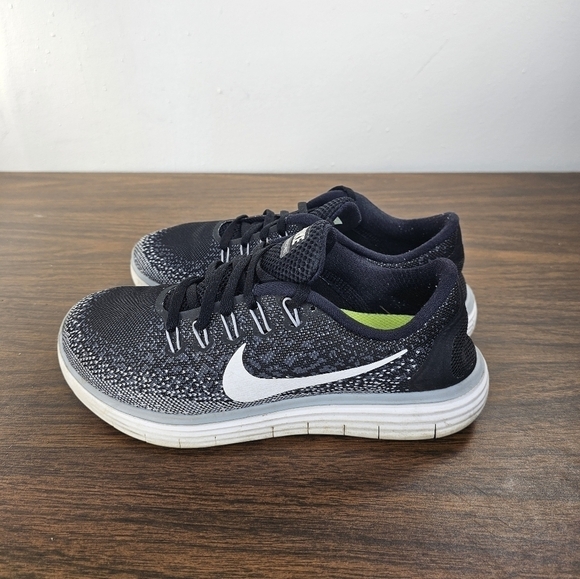 Nike Free RN Distance Athletic Running Shoes Women's Size US 7 Black Gray White - Picture 1 of 8